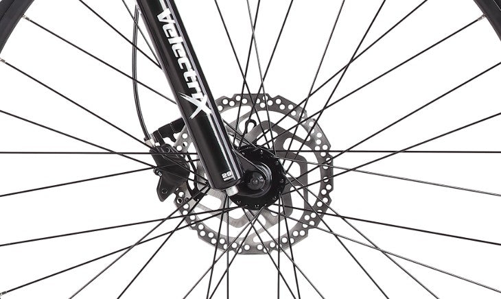 Shimano MT200 hydraulic disc brakes give you precise stopping power, even in tough weather conditions.