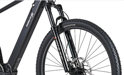 The 120mm travel RST Blaze fork absorbs bumps and shocks, providing a smooth, controlled ride whether you’re navigating off-road trails or uneven city streets. 