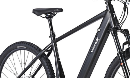 With a 125mm dropper seatpost and adjustable handlebars, you can customise this electric mountain bike to your riding style. 